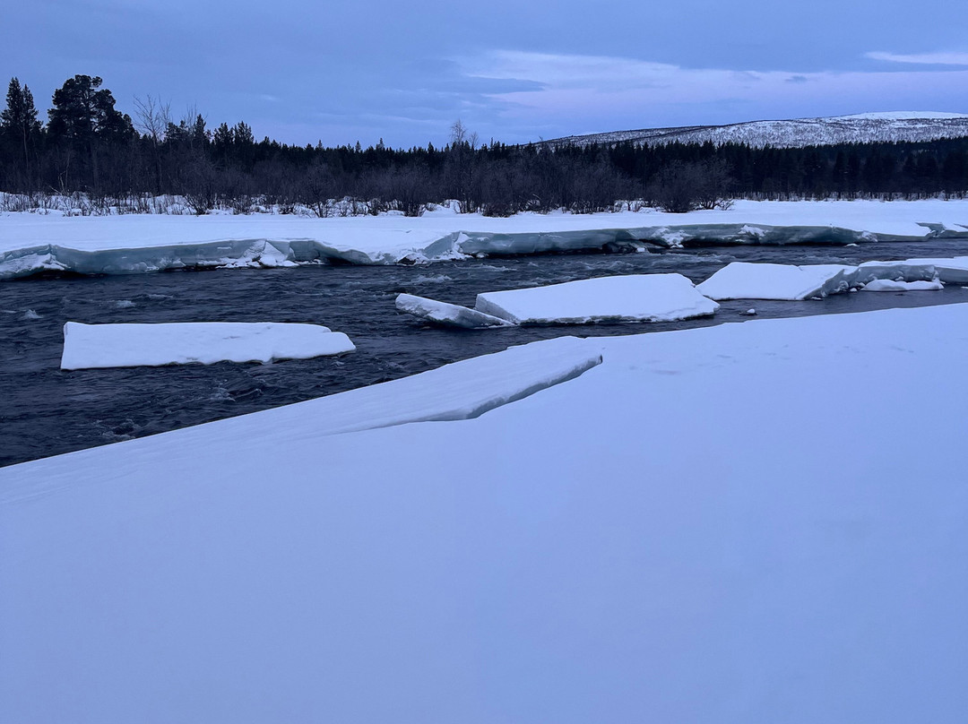 老爷爷极光团-基律纳必去景点