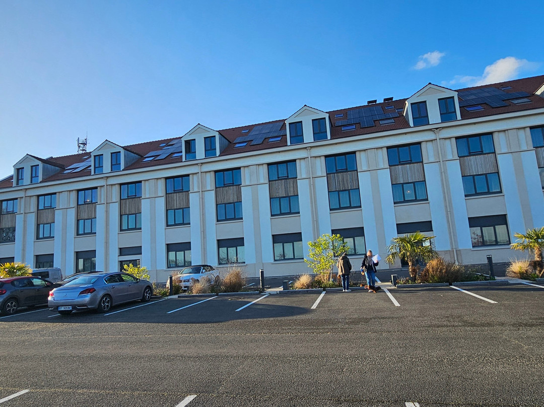 绿色印象派公寓式酒店主图