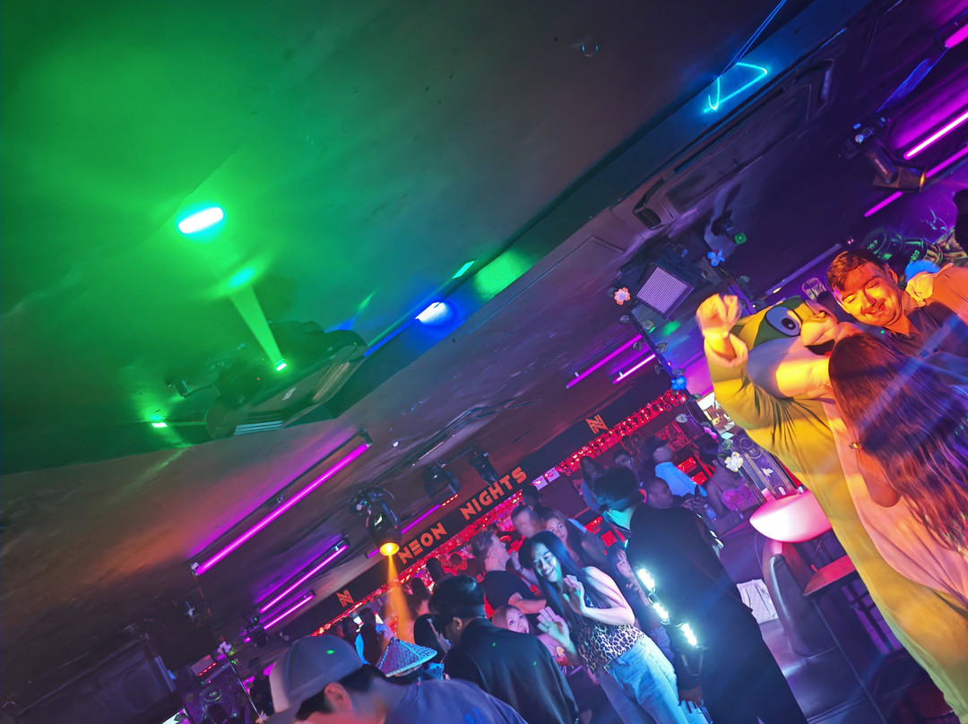 Neon Nights Bar Club-马卡蒂必去景点
