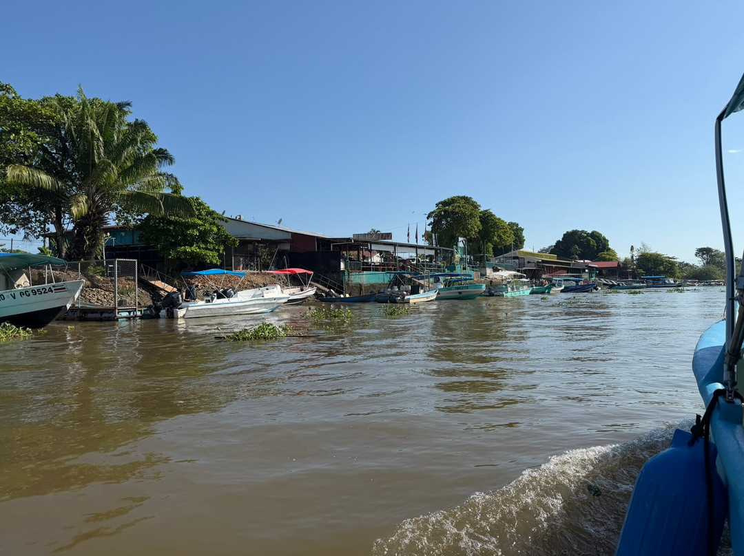 Donde Jorge Bar, Restaurante y Embarcadero
