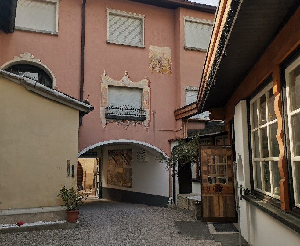 老鹰村酒店主图