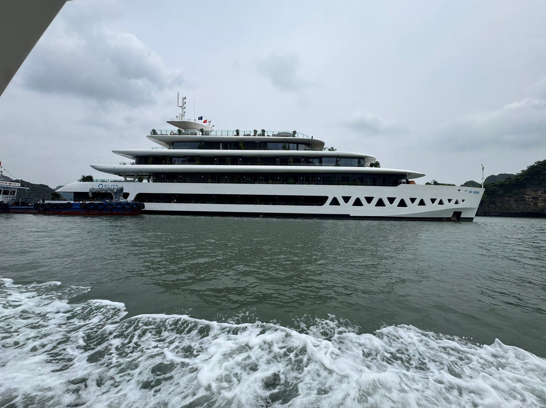 Elite of the Seas-下龙湾必去景点