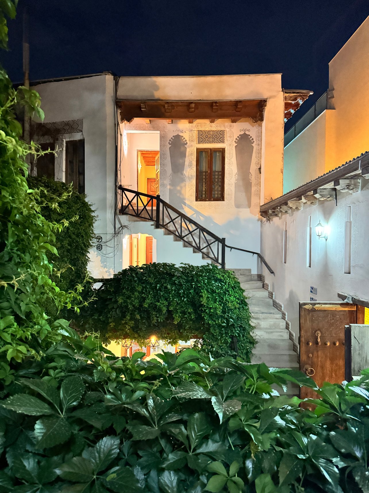 Bibi-Khanym Hotel-旅行者