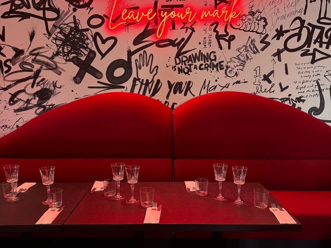 Lipstick Restaurant - Villars