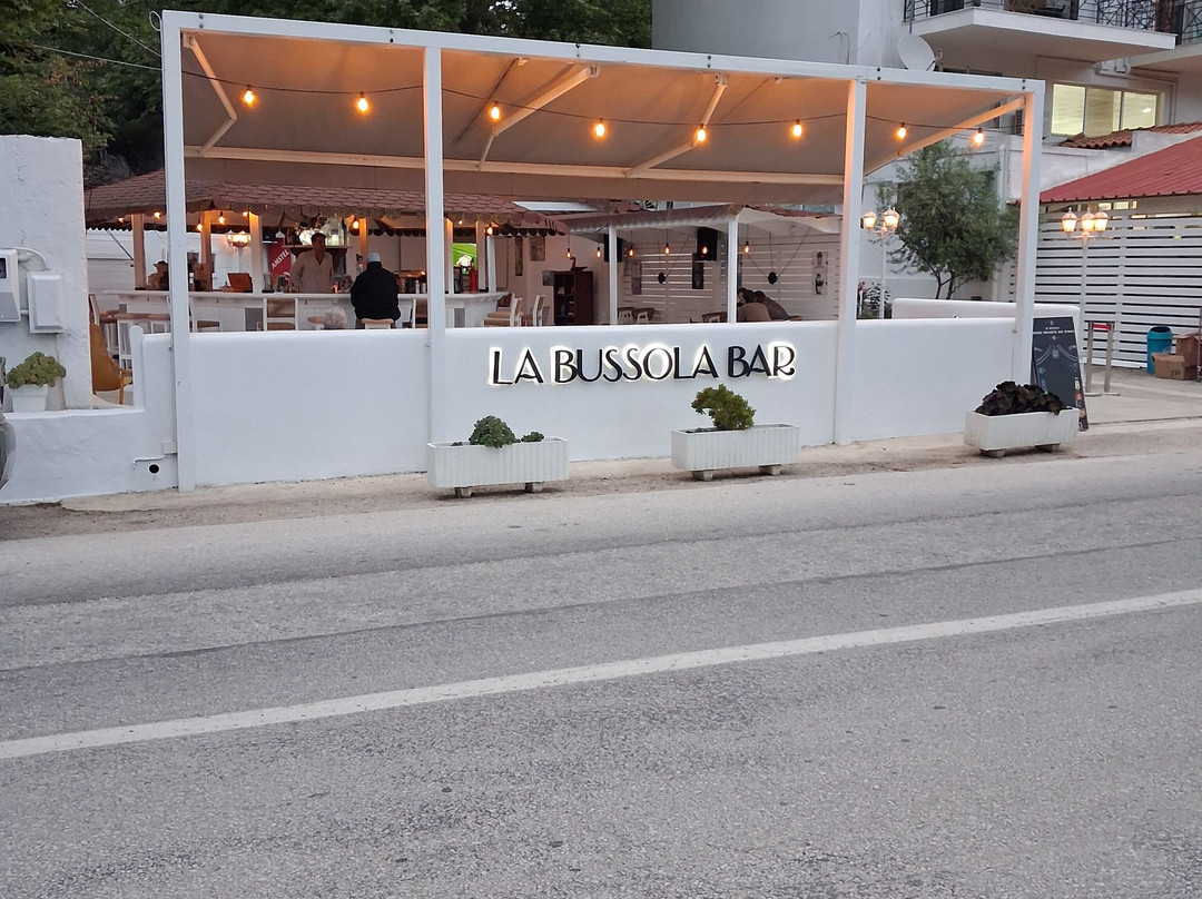 La Bussola Bar Koukounaries-Koukounaries必去景点