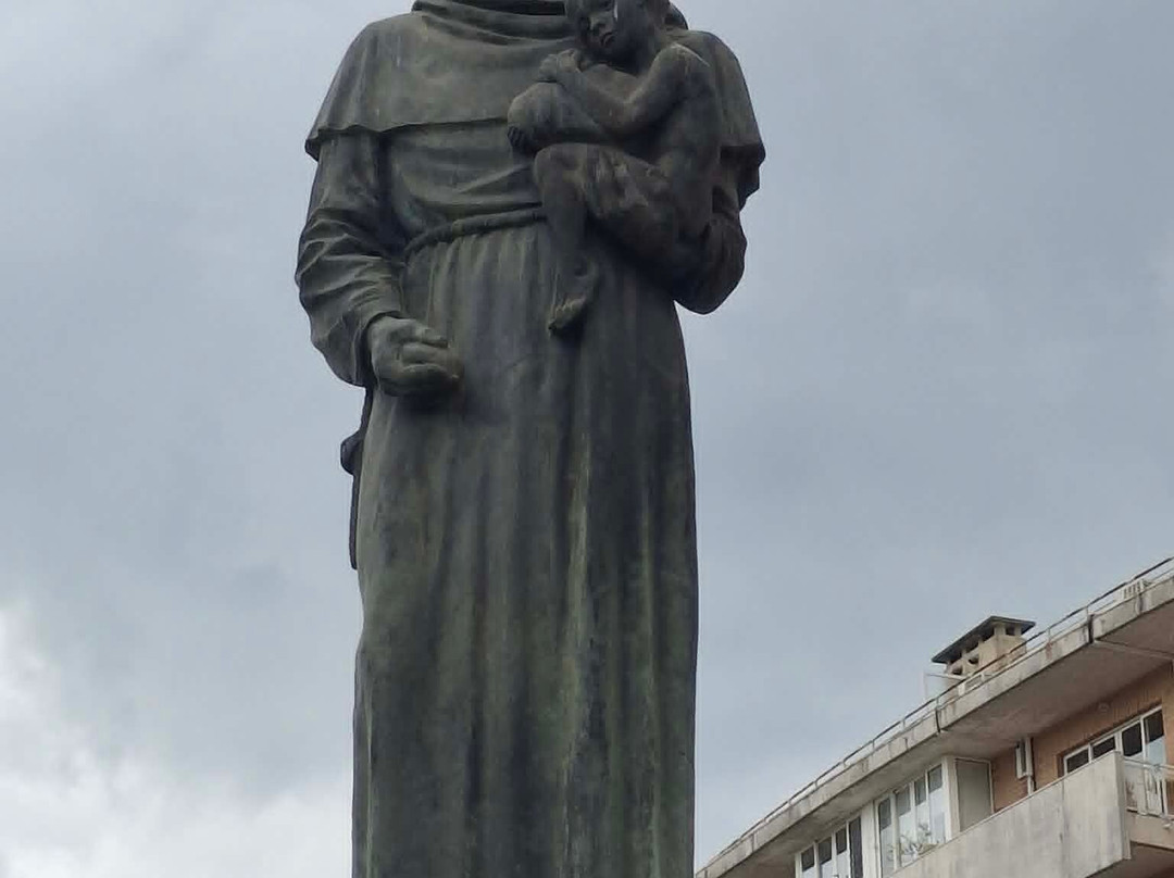 Estátua de Santo António-法马利康新镇必去景点