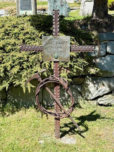 Mountaineers' Cemetery-策马特必去景点