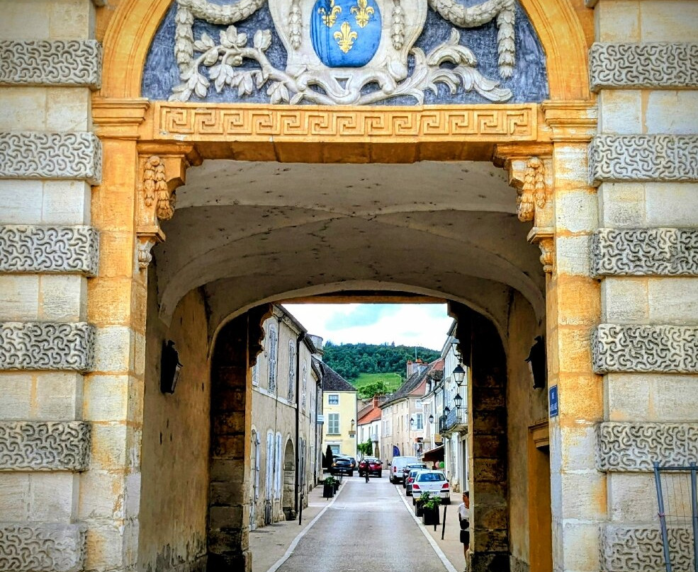 Porte De L'horloge-Givry必去景点