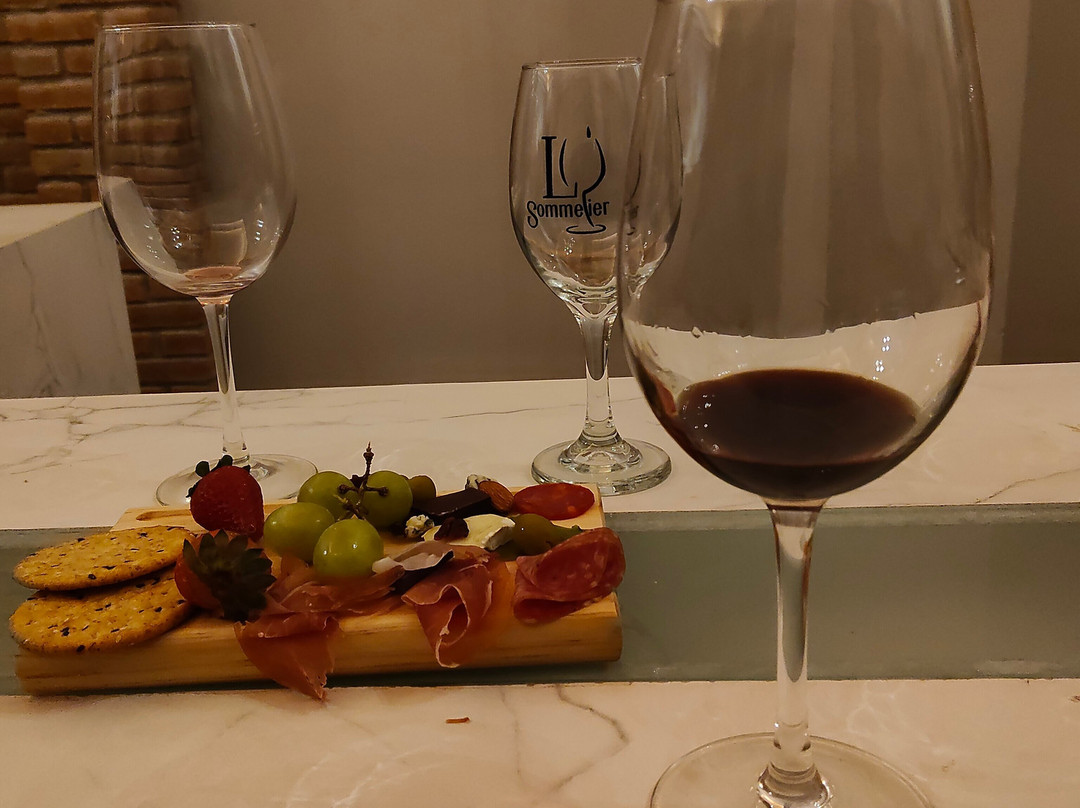 LA 100 Restaurante y Wine Bar