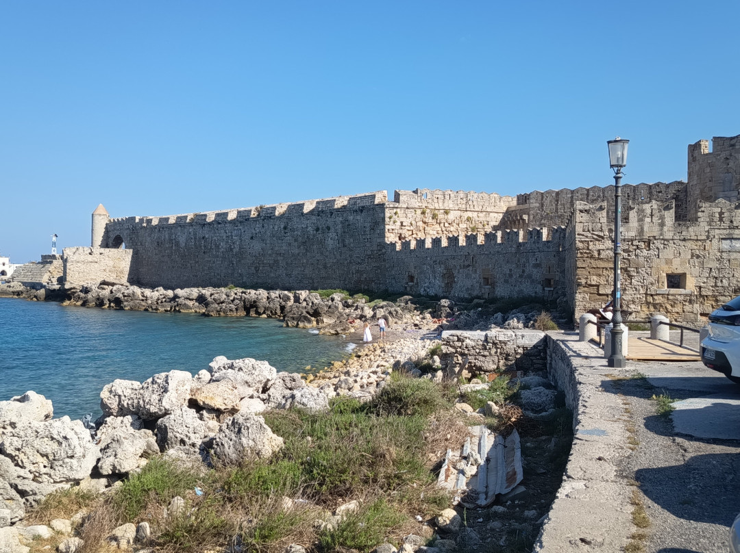 Mandraki Harbour-罗德城必去景点