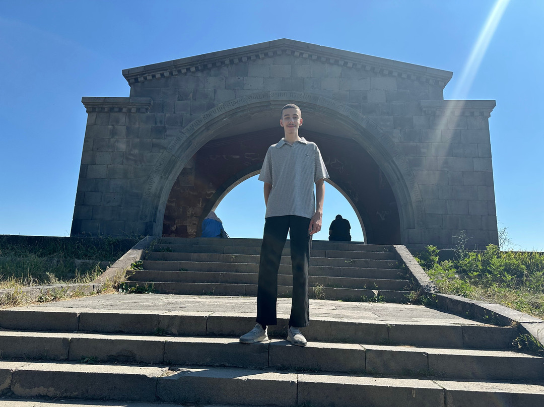 Charent's Arch-Garni必去景点