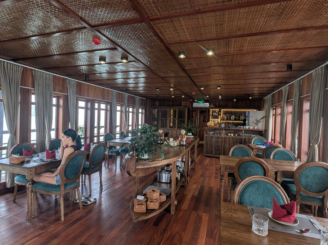Cat Ba Ocean Cruises-广宁省必去景点