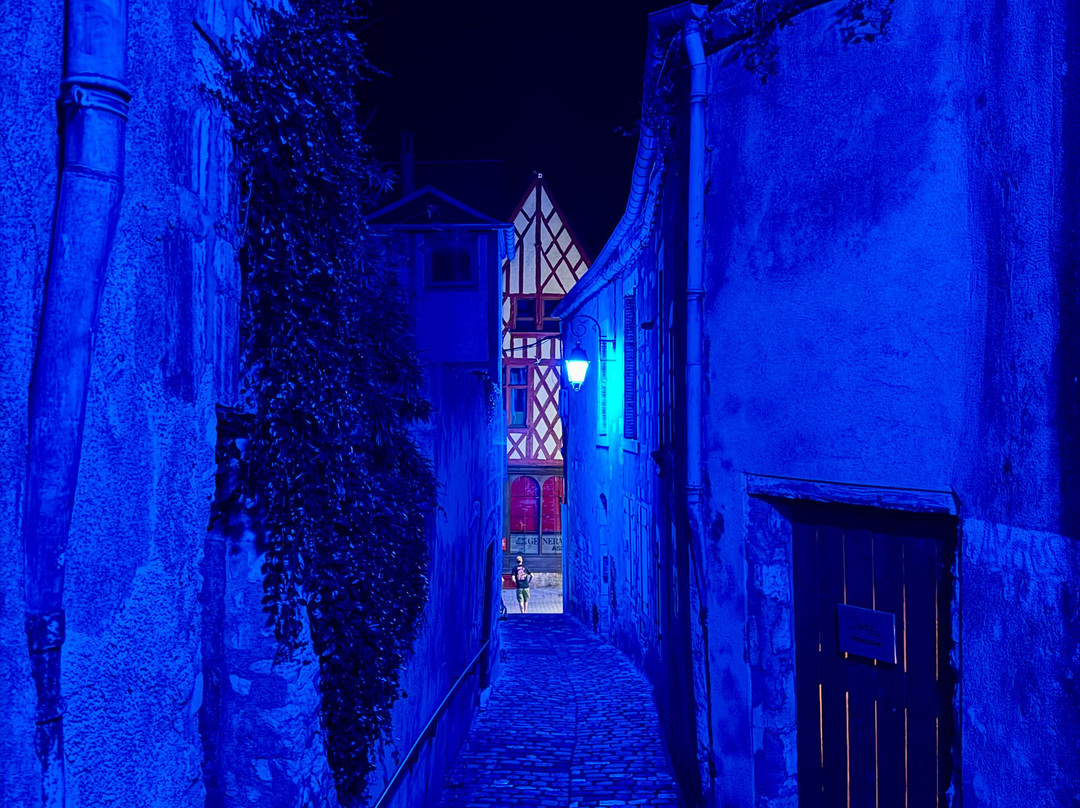 Les Nuits Lumiere-布尔日必去景点