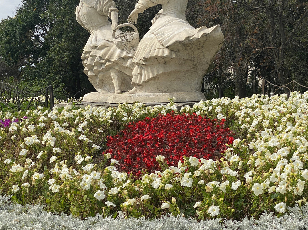Sculpture Two Sisters-Sestroretsk必去景点
