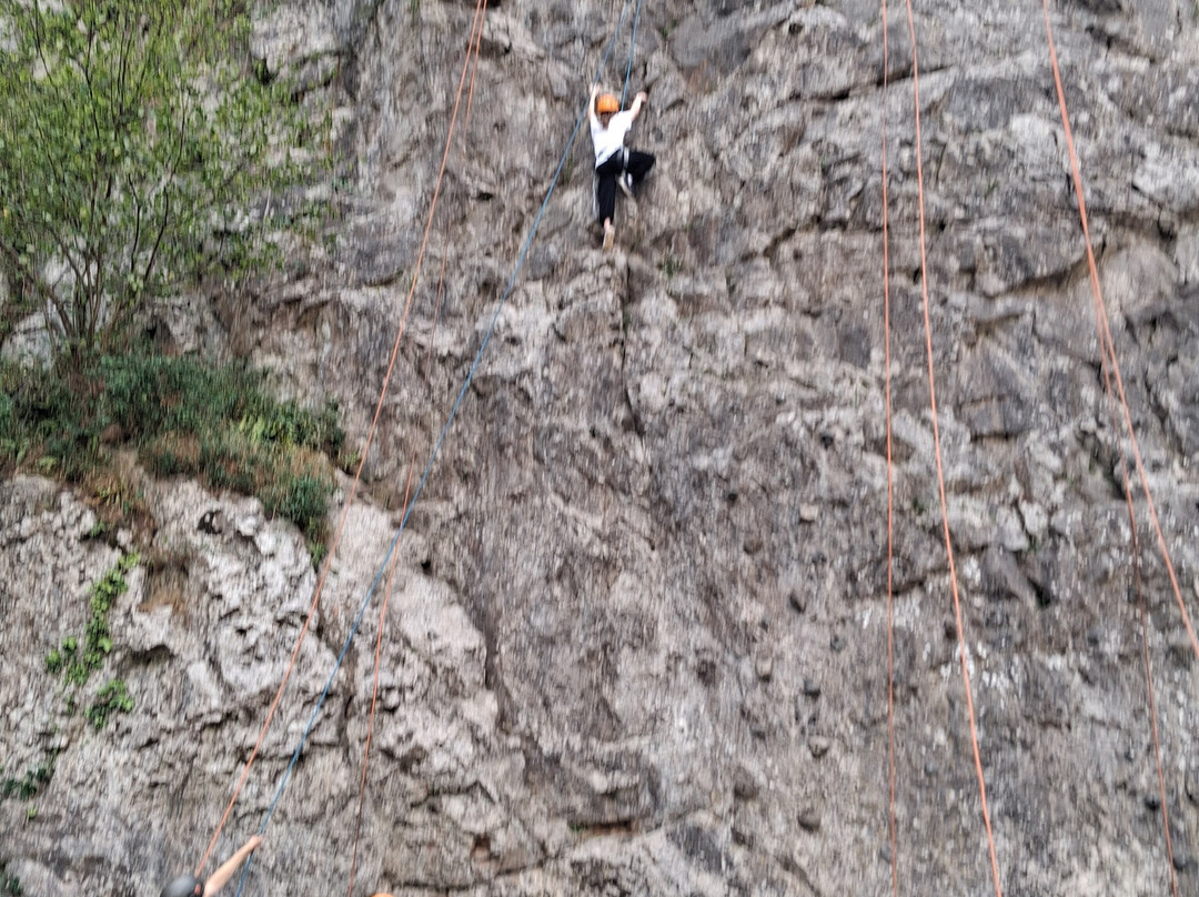 Cheddar Gorge & Caves-Cheddar必去景点