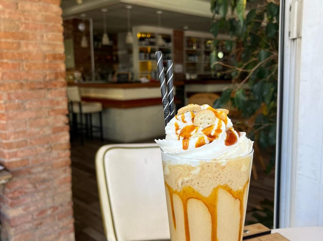 Les Palmeres Pizzeria Cocktail
