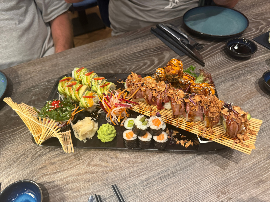 Luvia Asian Fusion Food | Café | Bar