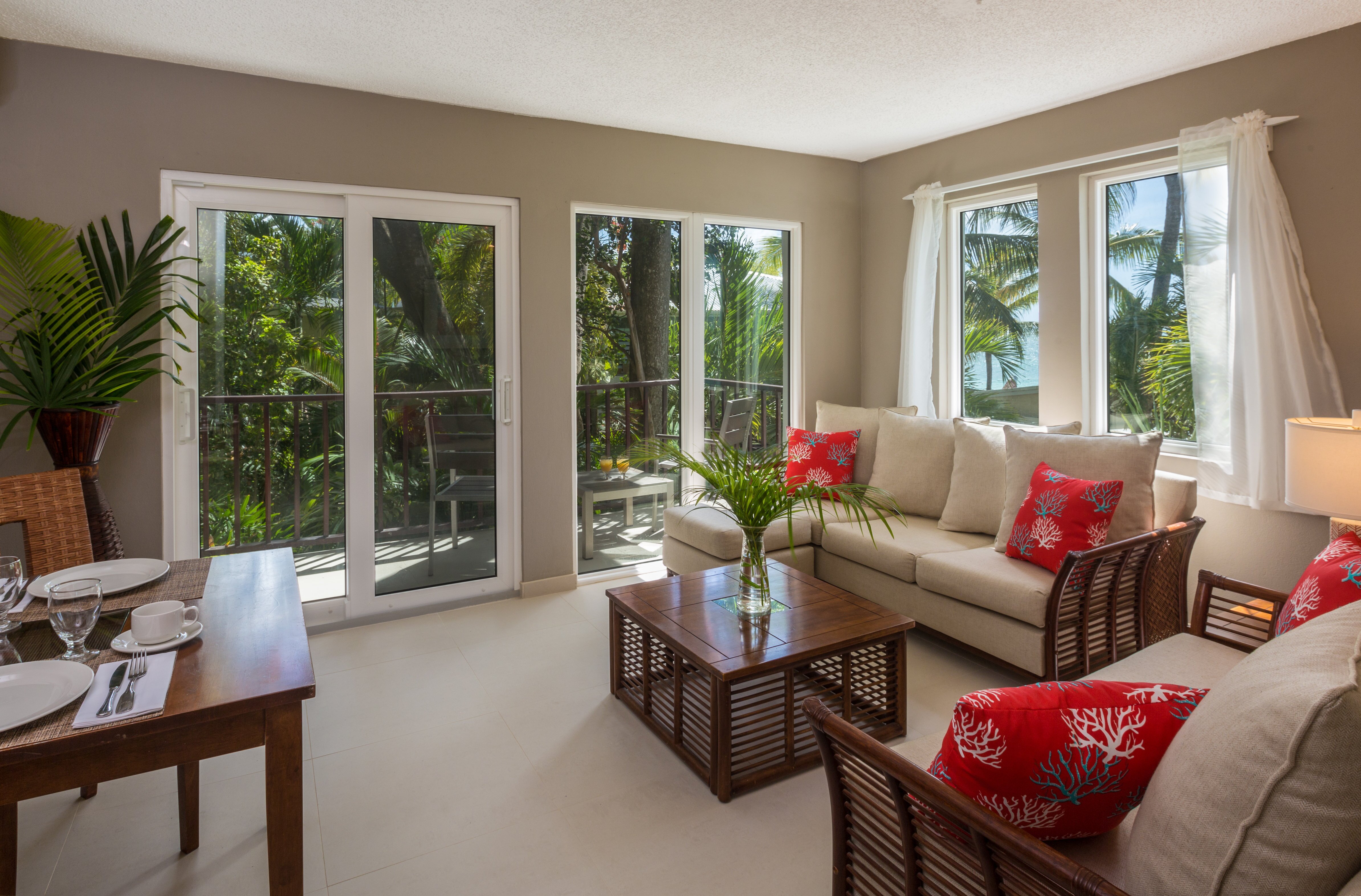 西波涅海滩俱乐部-官方