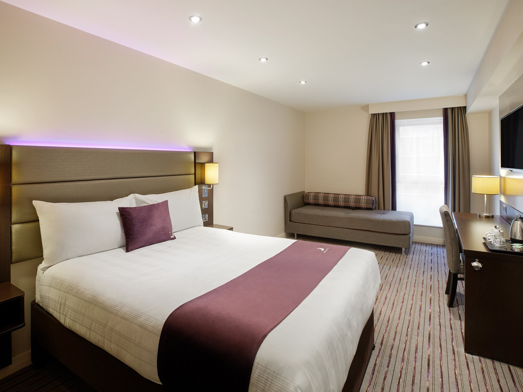 Premier Inn Glasgow Stepps (M80, J3)主图