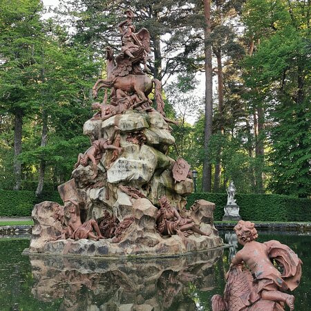 Fuente De La Fama-La Granja de San Ildefonso必去景点