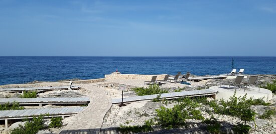 The Cliff Hotel主图