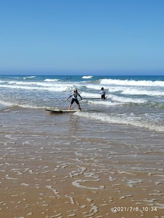 ESCUELA DE SURF CHICLANA-奇克拉纳－德拉弗龙特拉必去景点