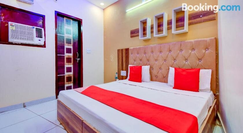 OYO 72793 Hotel Sarovar