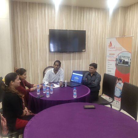 Ratana International主图