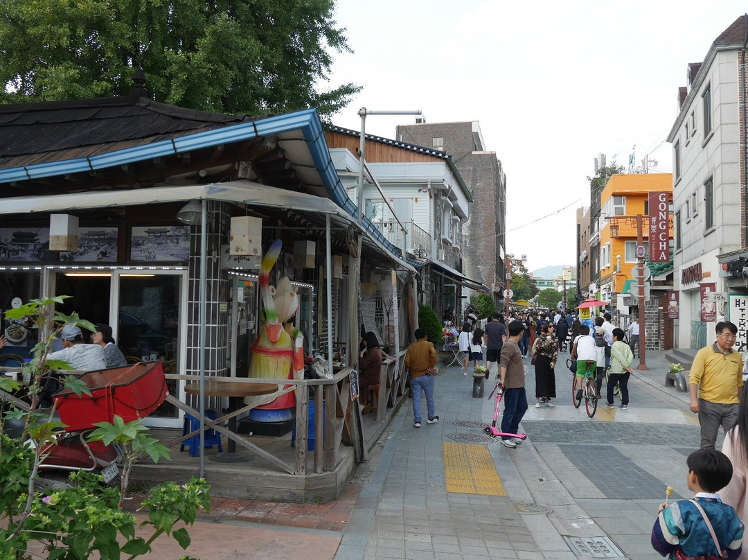 Haenggung Street景点图片