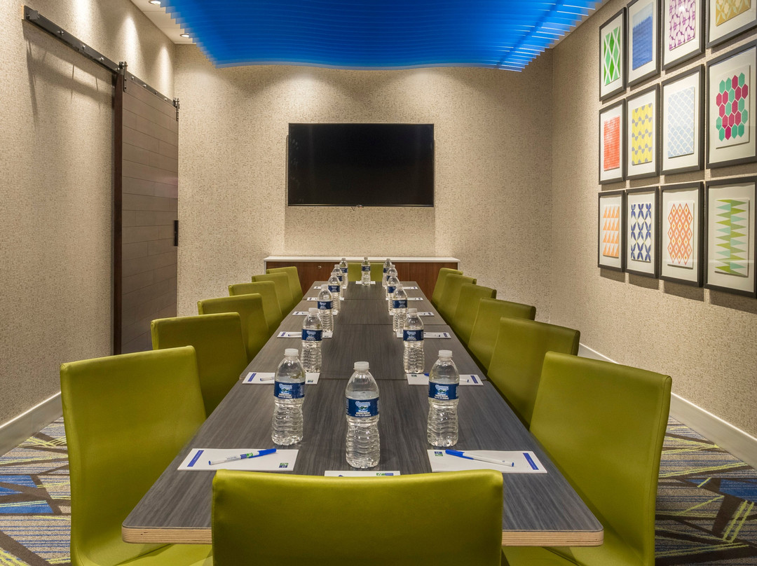 Holiday Inn Express & Suites Medina By IHG主图