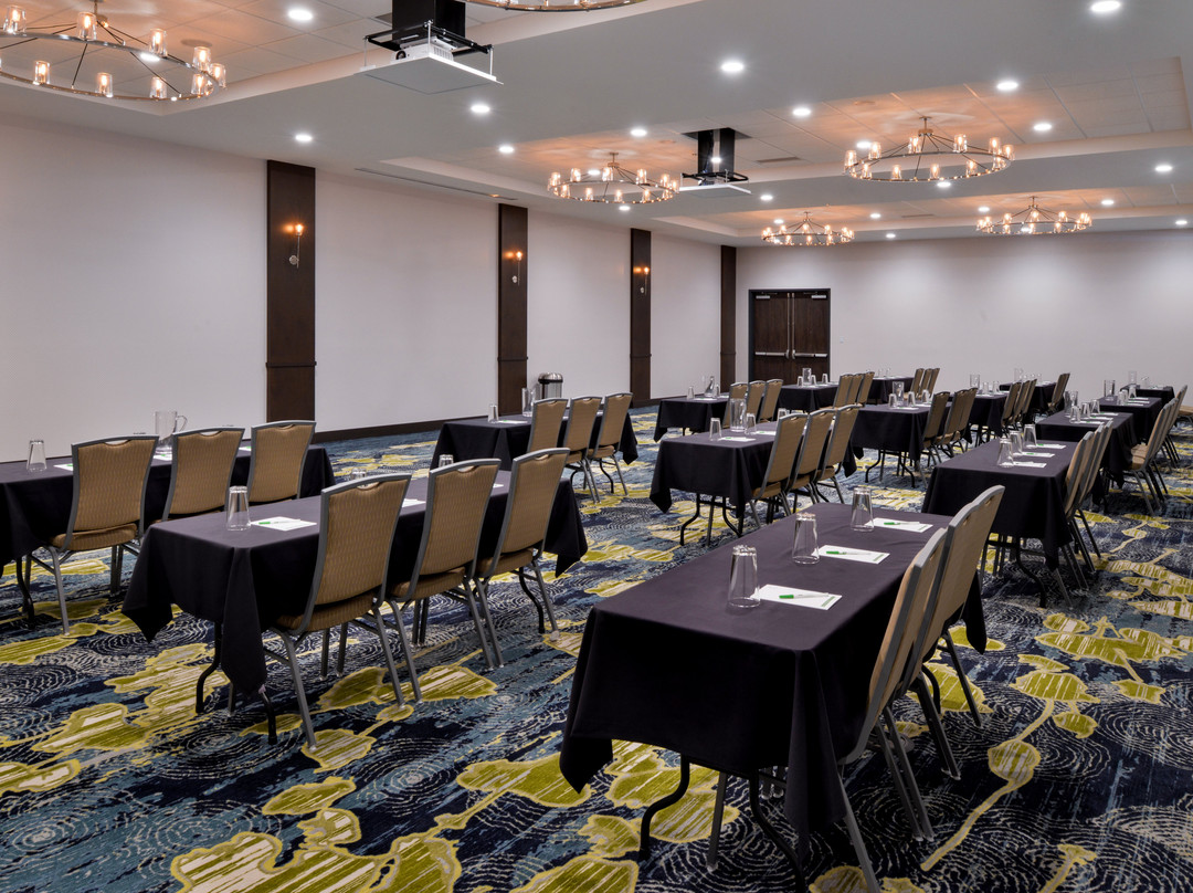 Holiday Inn & Suites Farmington Hills - Detroit Nw By IHG主图