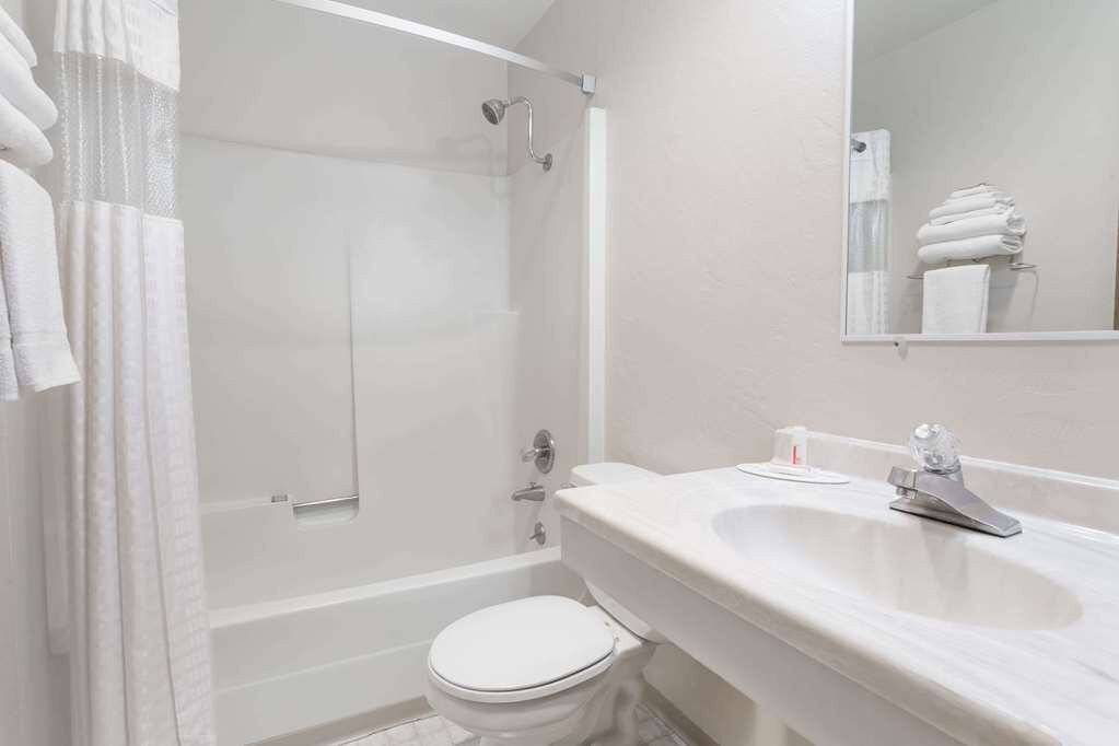 Super 8 by Wyndham Shelton主图