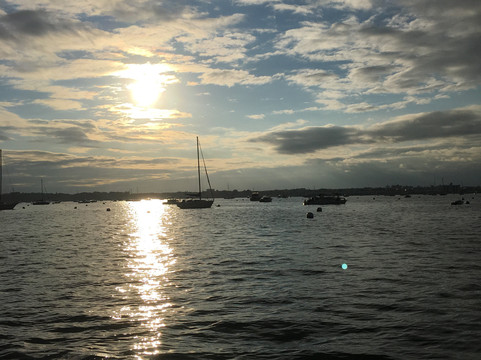 Tiki Hut Boats-塞勒姆必去景点