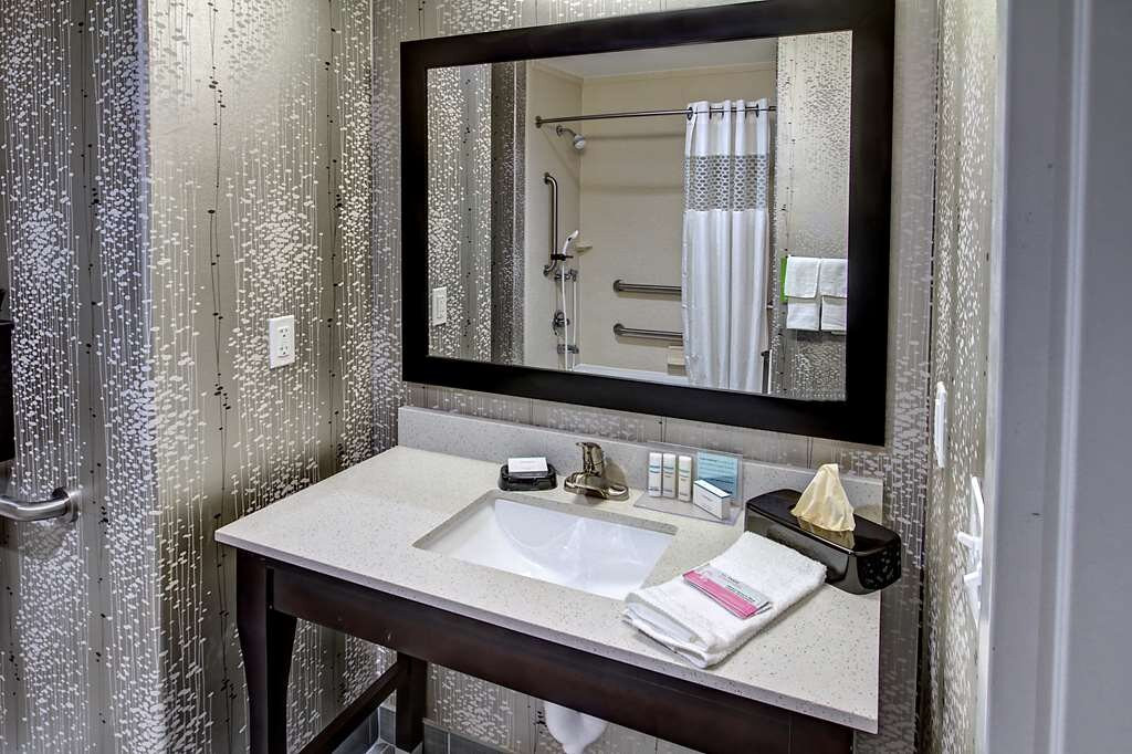 Hampton Inn & Suites Ada主图