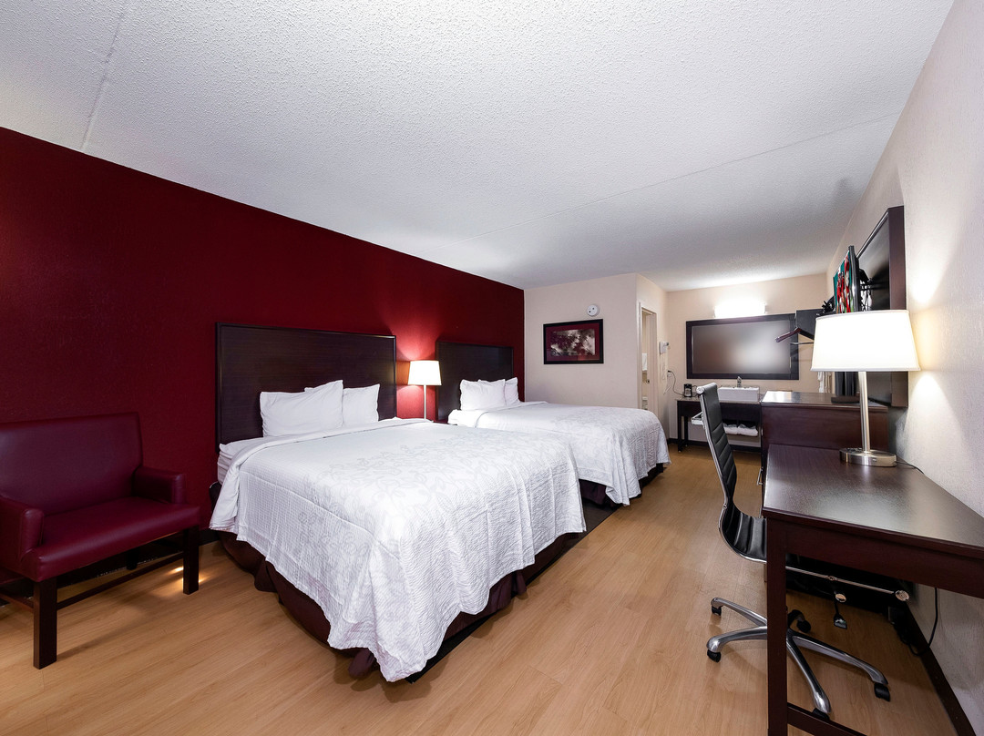 Red Roof PLUS+ Huntsville – Madison主图