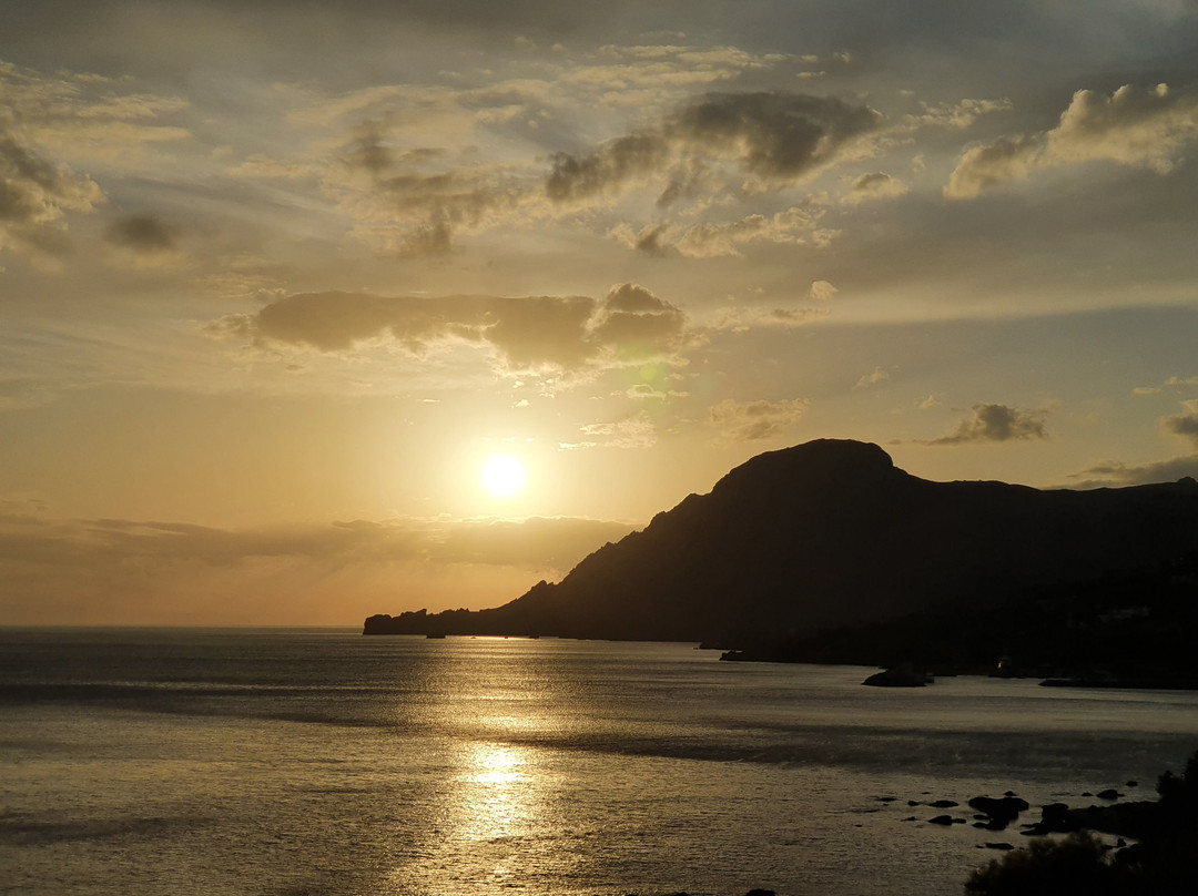 荷莱恩海滩酒店主图