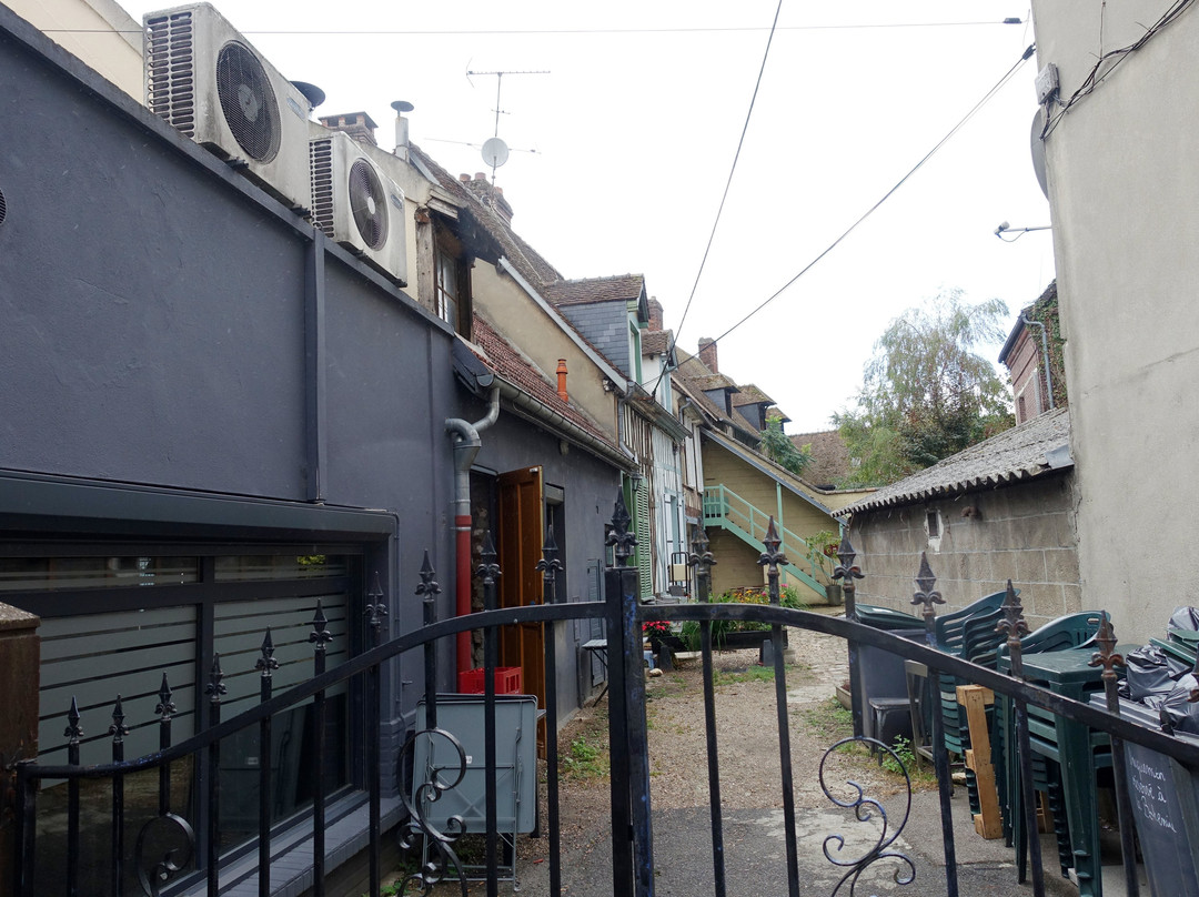 Rue 27 Juin-博韦必去景点