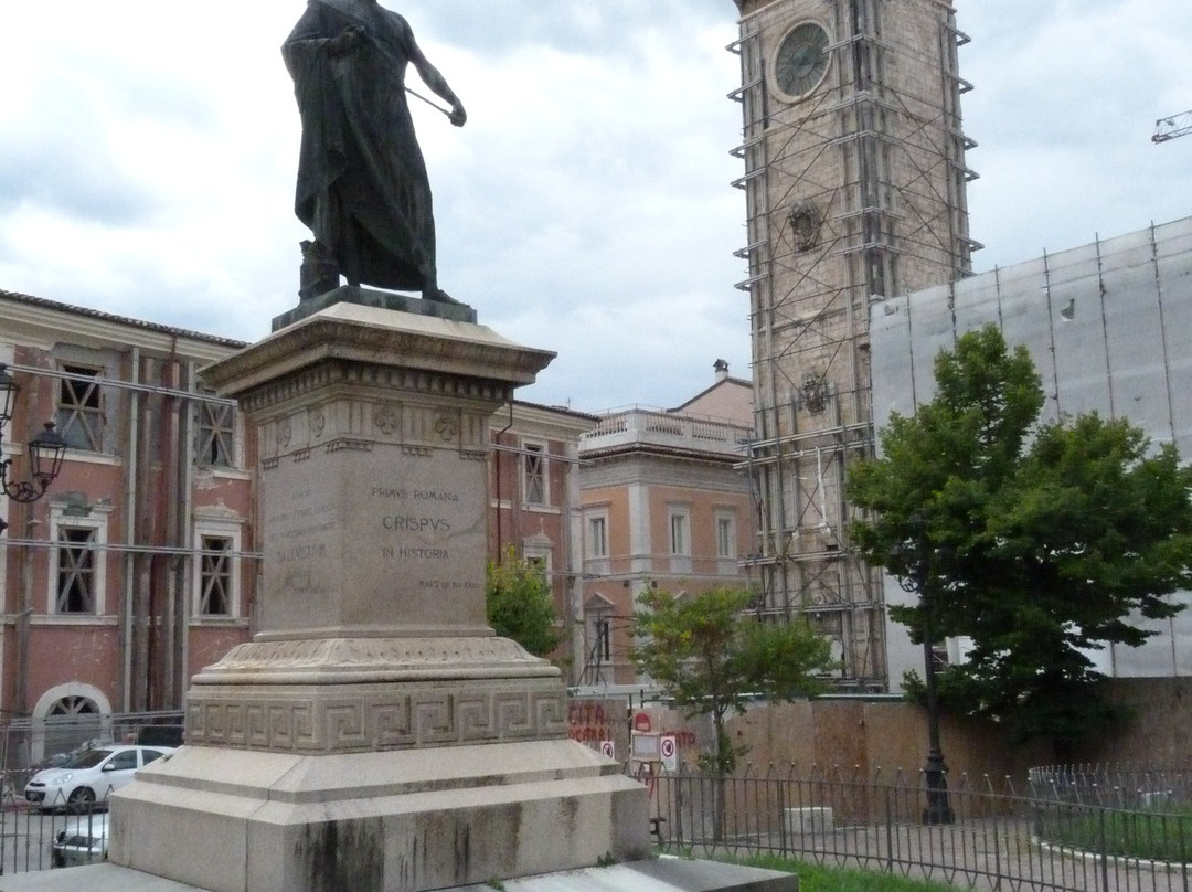 Statua di Sallustio-拉奎拉必去景点