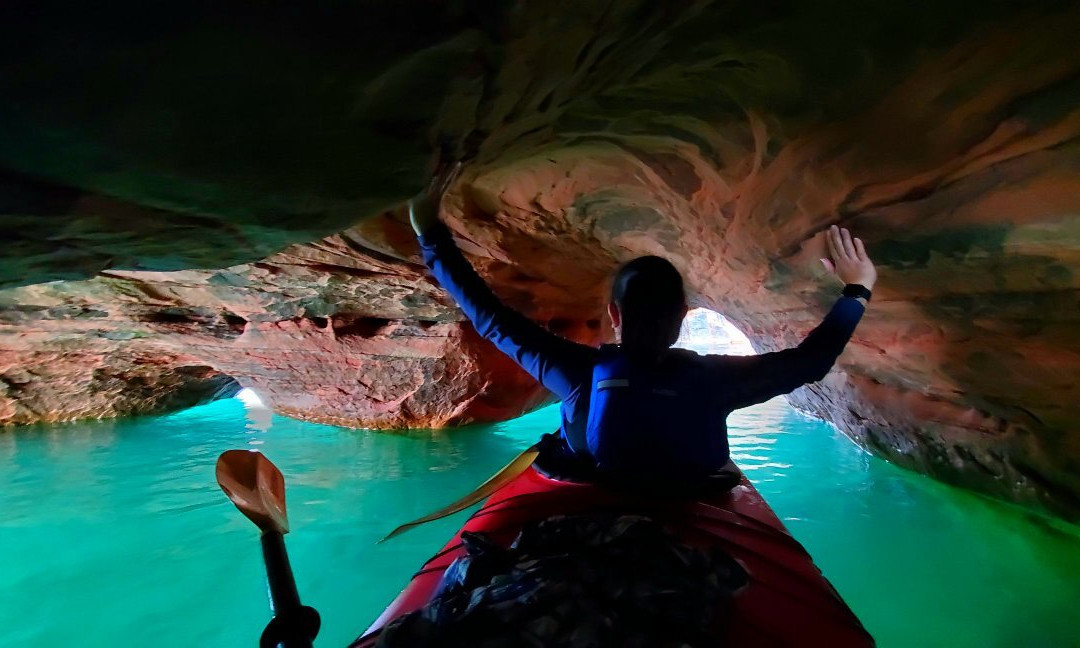 Whitecap Kayak景点图片