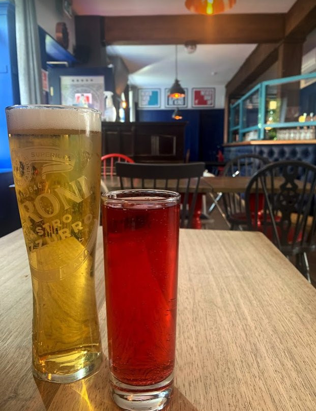 老公牛酒店主图