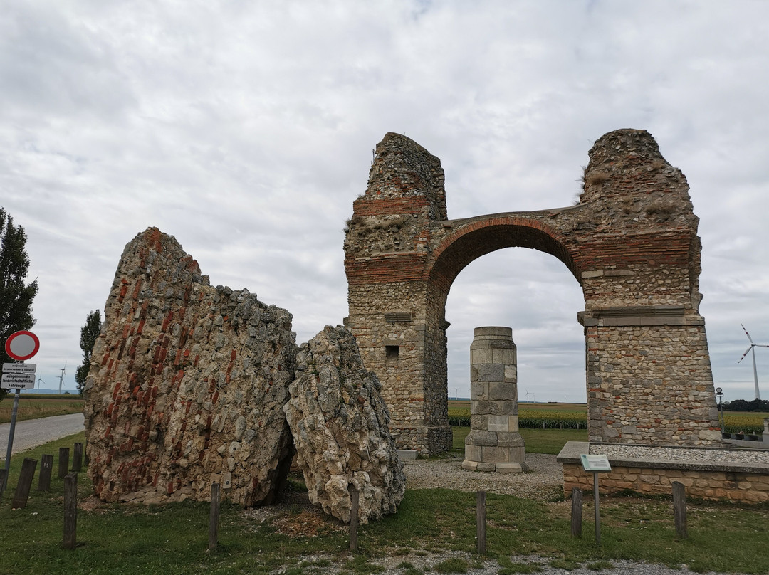 Heidentor Gate-Petronell-Carnuntum必去景点