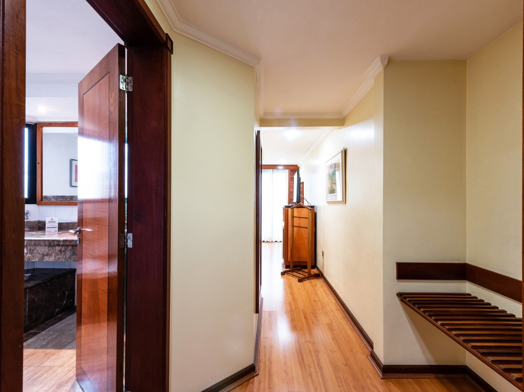 君迪亞山峰套房酒店主图