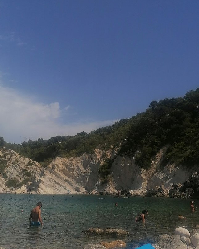 Cala Blanca景点图片