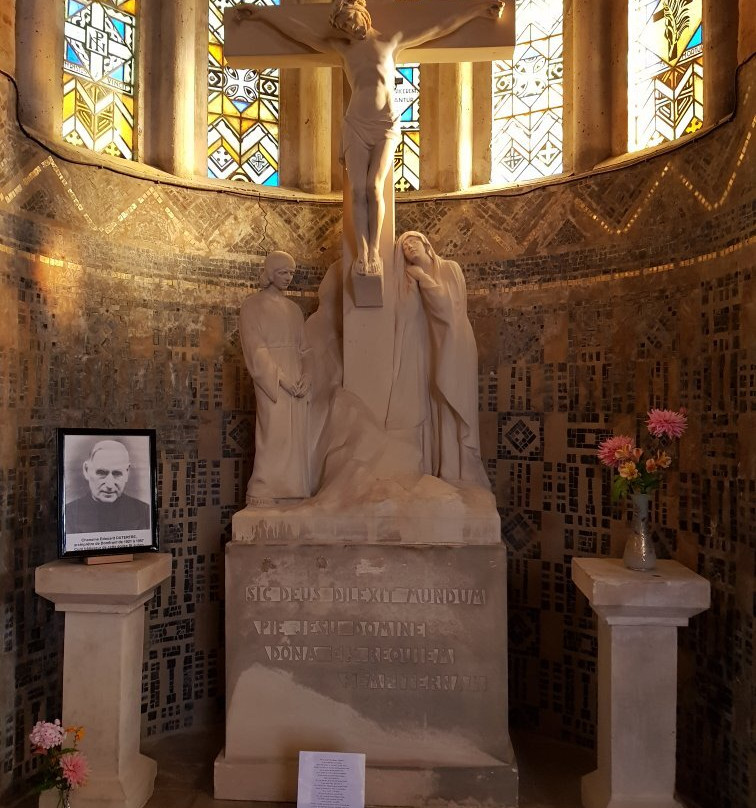 Église Saint-Julien-Domfront必去景点