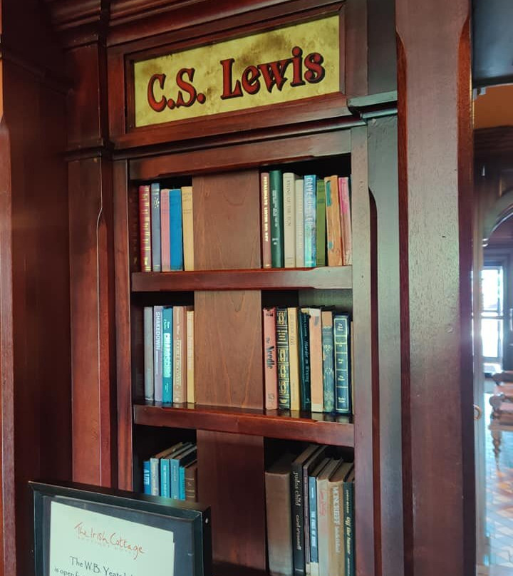 Irish Cottage Inn & Suites主图