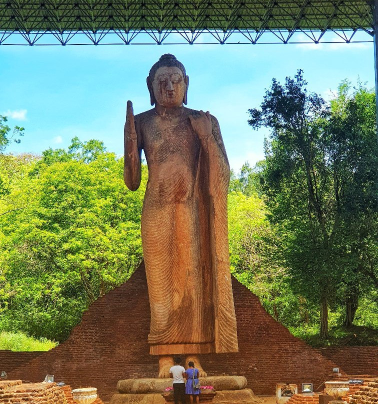Maligawila Buddha Statue-Buttala必去景点