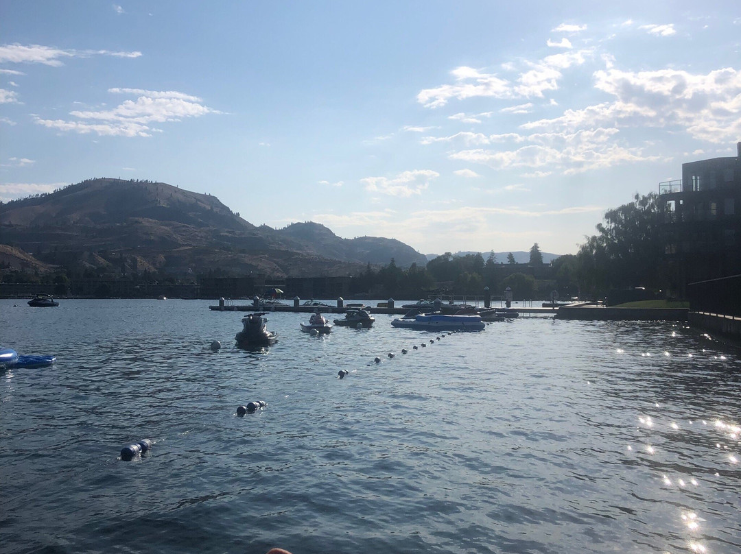 Peterson's Waterfront Resort主图