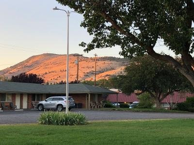 Golden West Motel主图