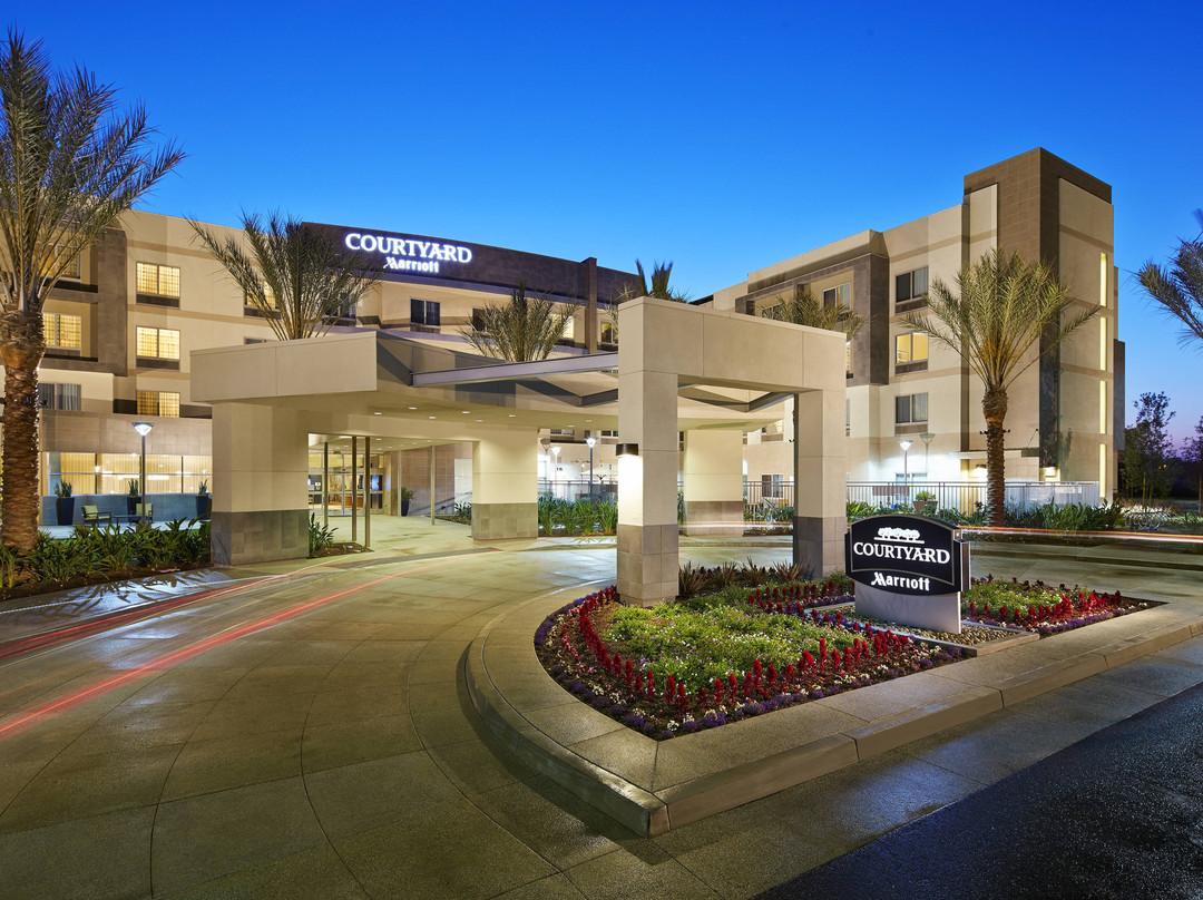 长滩机场万怡酒店主图