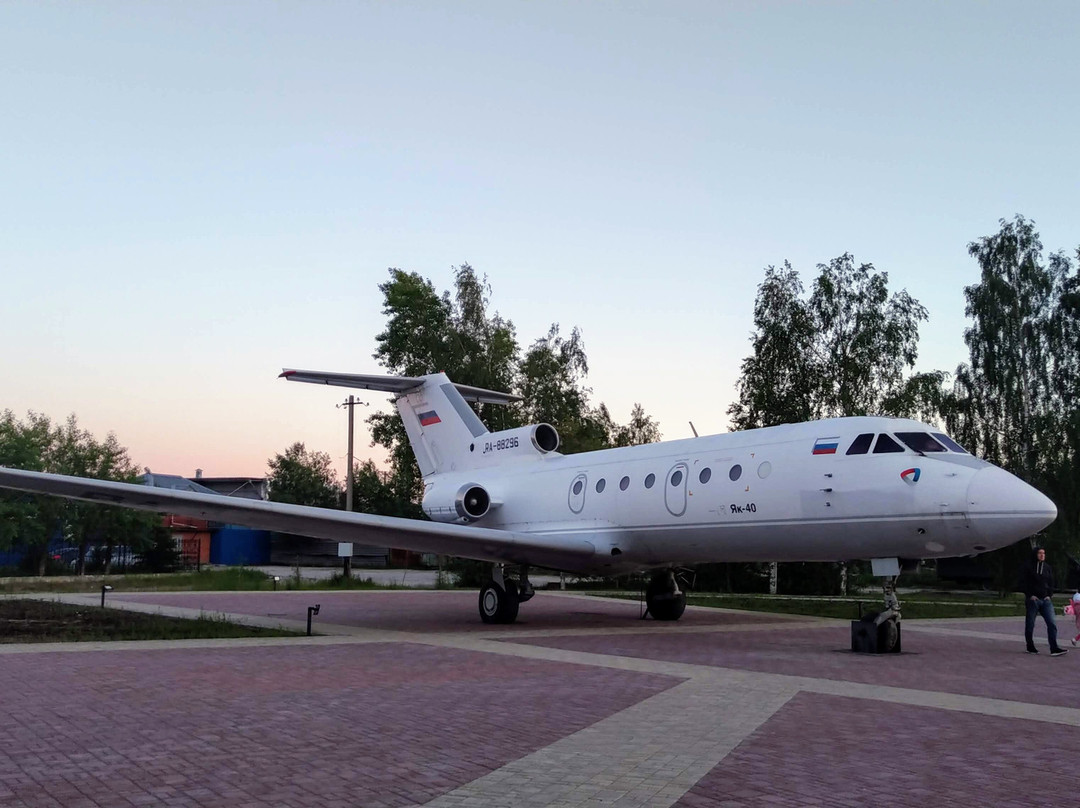 Plane YAK-40 Monument景点图片